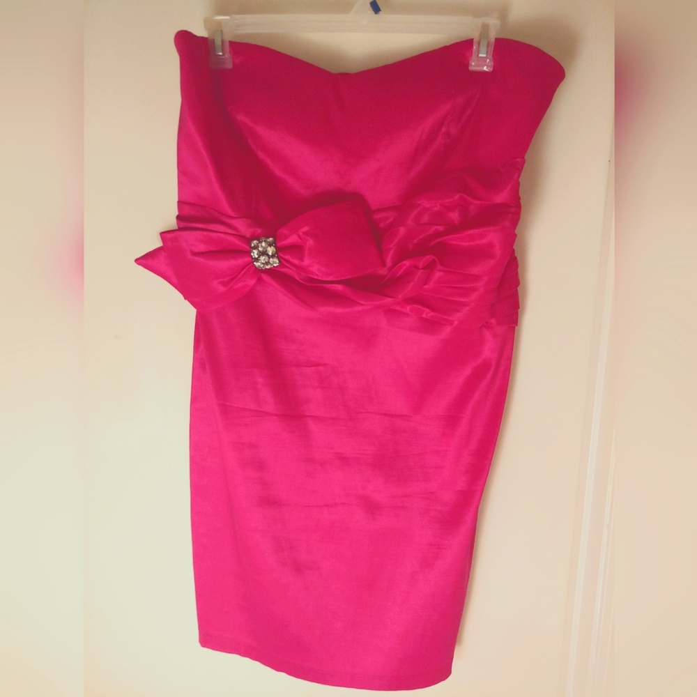 Hot pink strapless dress brand: Forever 21+ Size: 20